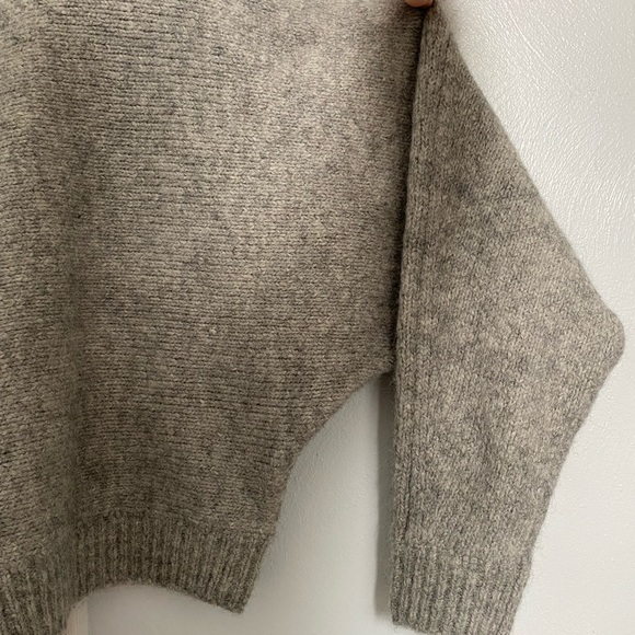 H&M Cropped Sweater, Size M - Picture 3 of 4